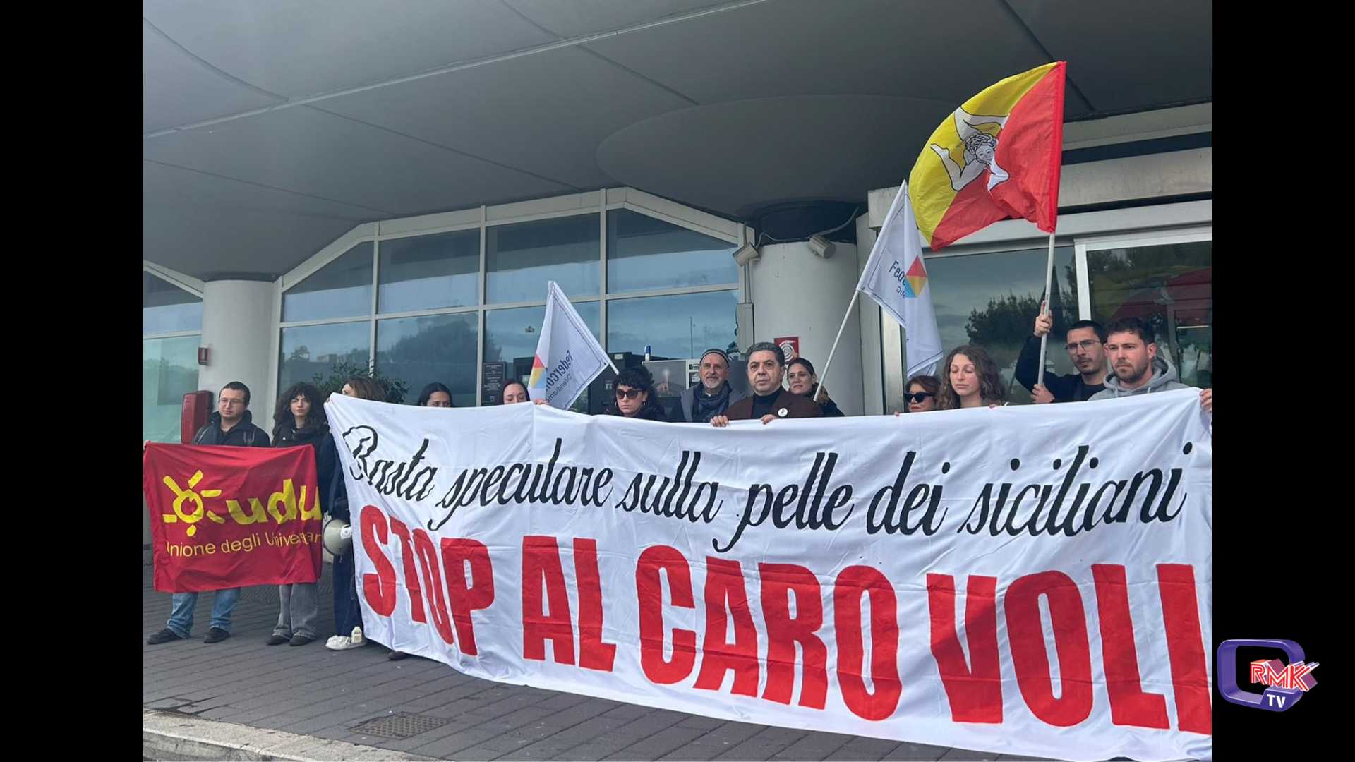  Pasqua, nuova protesta contro il caro voli